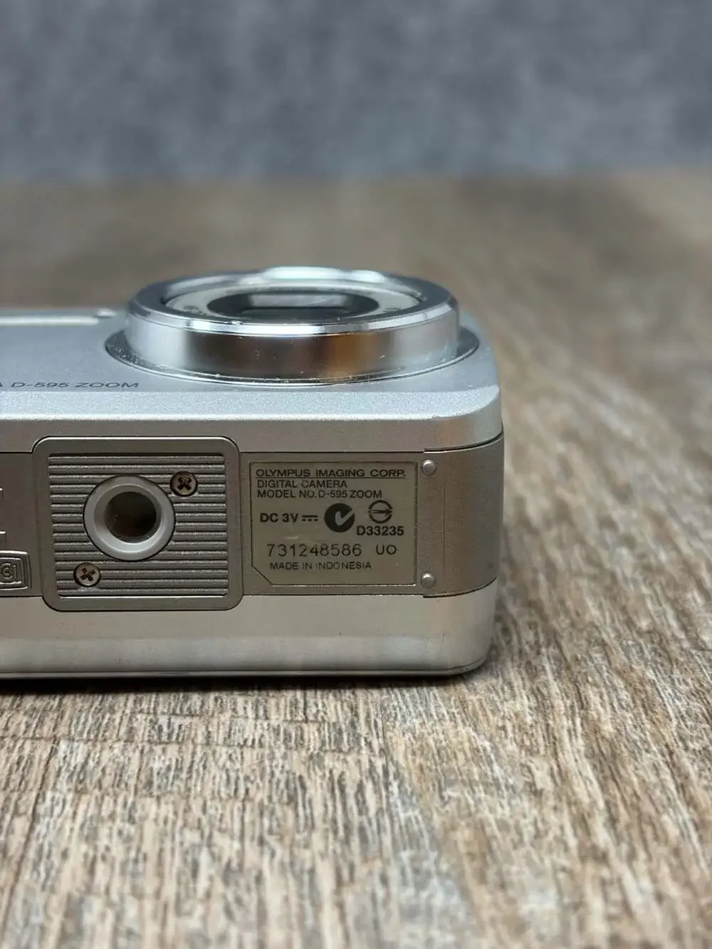 Olympus Camedia D-595 Zoom Digital Camera 5.0 MP 3X Optical Zoom - Tested